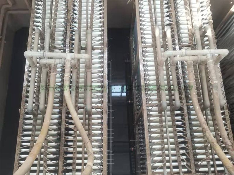 1000吨生活污水MBR膜组安装现场（一）